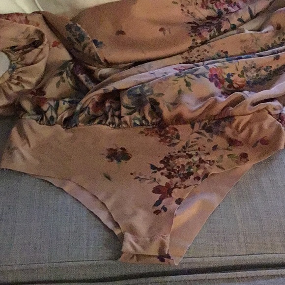Zara floral bodysuit - Picture 4 of 6